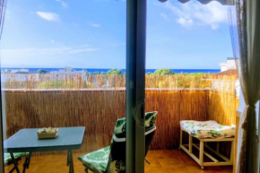 ¡Espectacular apto con vistas al mar con Wifi!